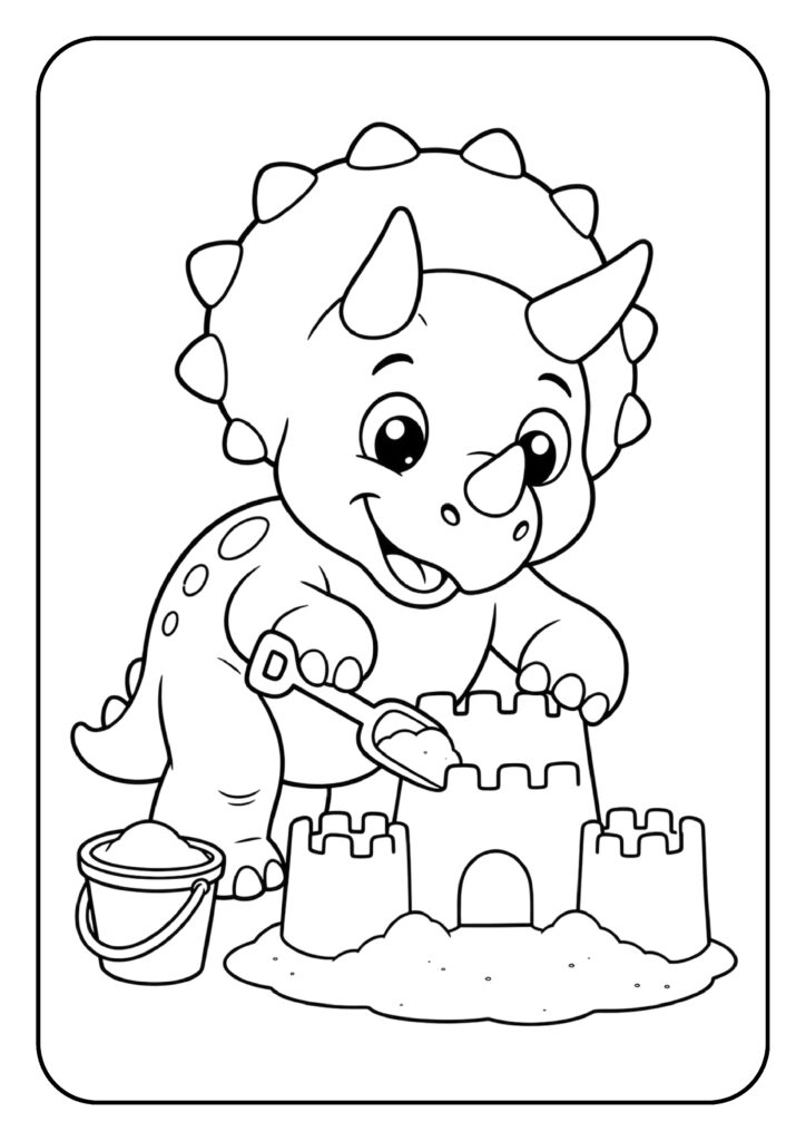 Leuke kleurplaat van een vrolijke triceratops die een zandkasteel bouwt met een schepje en emmertje.