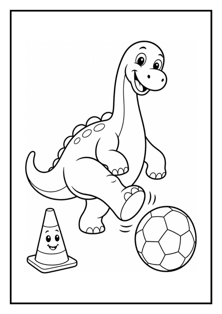 Leuke kleurplaat van een schattige dinosaurus die blij een voetbal wegschopt naast een vrolijke verkeerskegel.