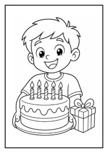 Vrolijke jongen die een verjaardagstaart met vijf kaarsen en een cadeau vasthoudt.