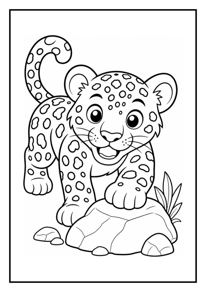 Vrolijke jaguarwelp die op een steen staat en drinkt uit een heldere junglepoel in de jungle