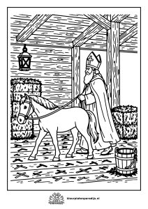Kleurplaat van Sinterklaas die zijn paard aan de teugel voorzichtig door de stal leidt, langs hooibalen en een lantaarn